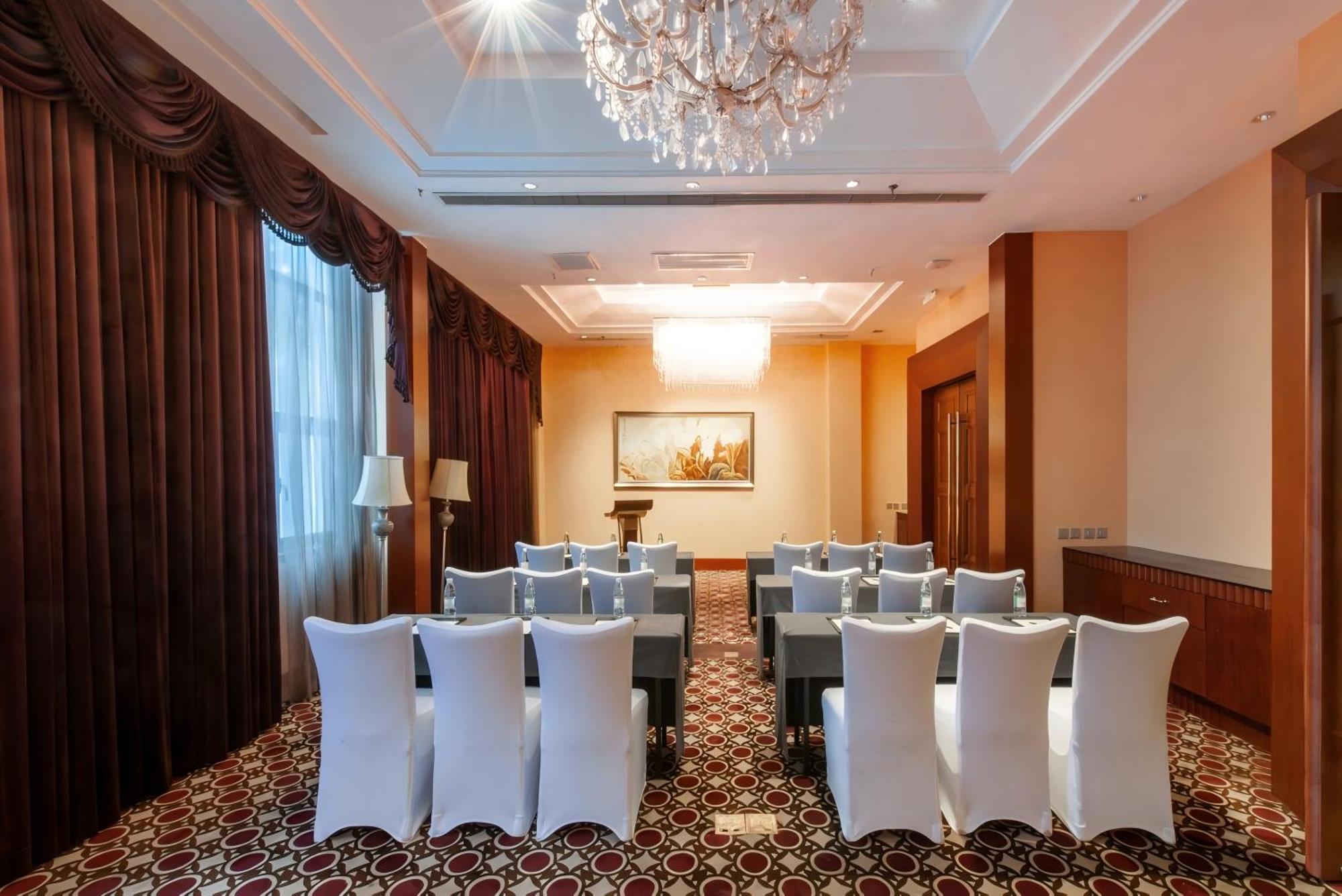 Shanghai Baixia Pagoda Hotel Экстерьер фото